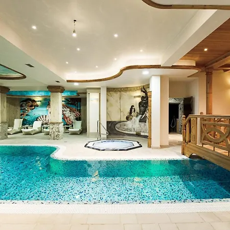 Trofana Wellness & فندق مينززدرويه