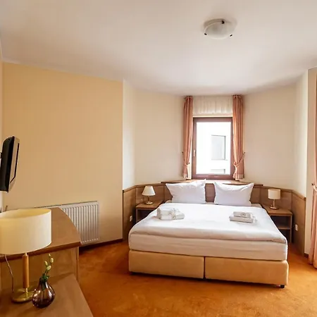 Trofana Wellness & فندق مينززدرويه