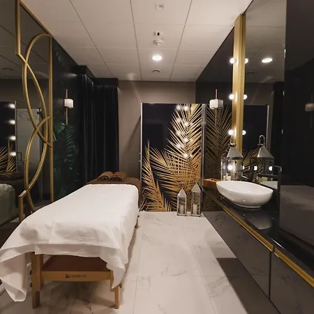 Trofana Wellness & 3* ミエンジズドロイェ