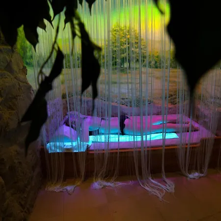 Trofana Wellness & فندق مينززدرويه